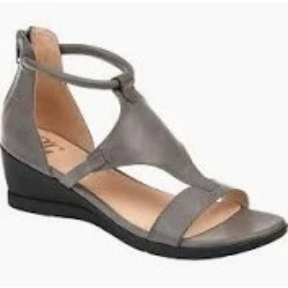 Journee Collection Trayle Wedge Sandal in Grey Size 10 MSRP $95 NWT - Picture 1 of 10